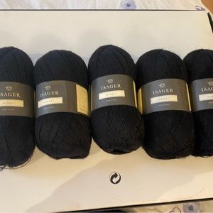 Isager alpaca yarn made in Peru, black.Each one is 50g-400m. Total are 5(250g)